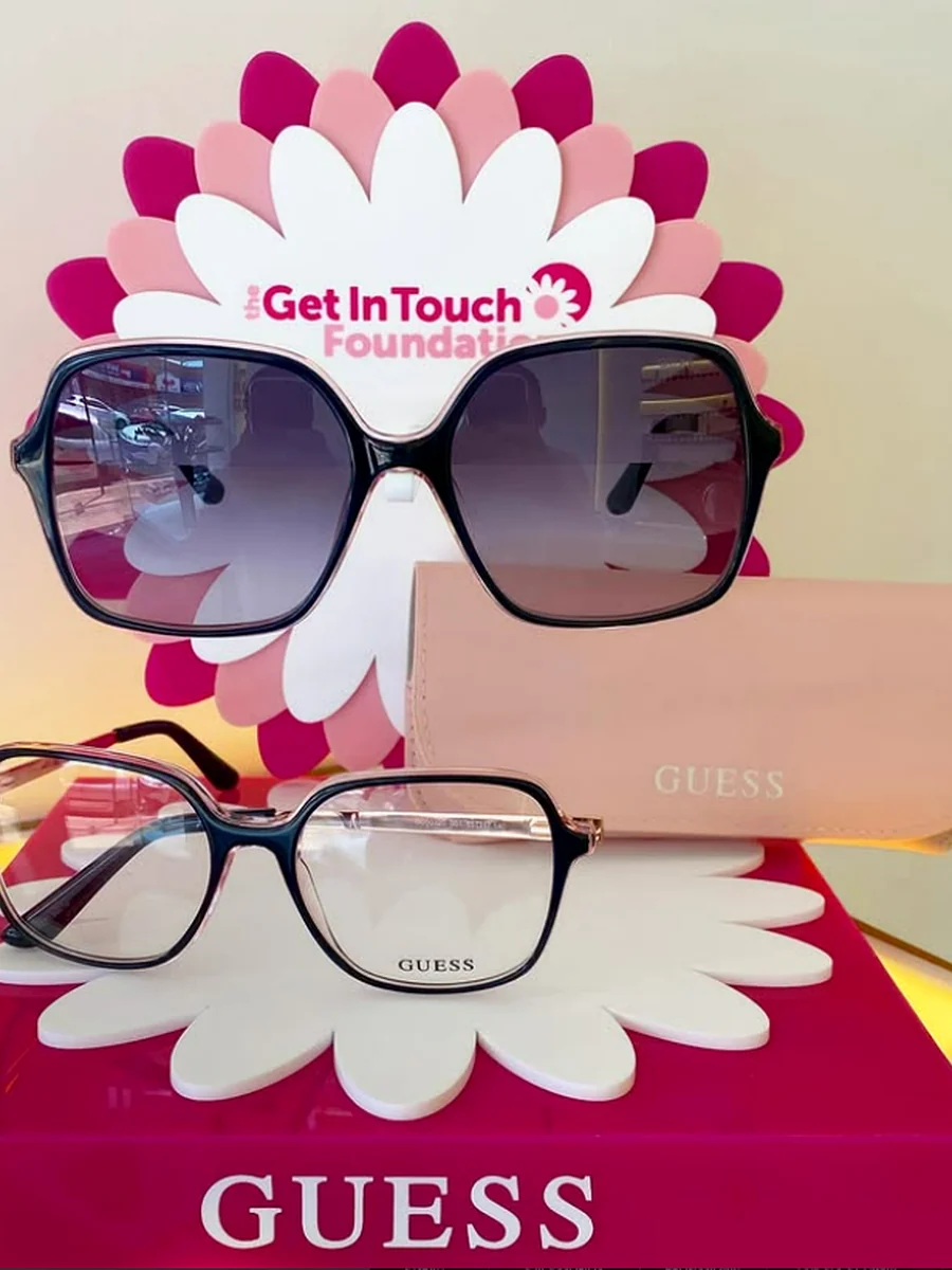 Conjunto de óculos Guess solar e de grau